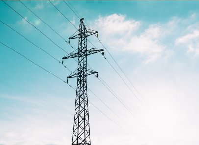 中國儲能企業出海“攻略”：A股磷酸鐵鋰廠商扛大旗，國產電芯接連斬獲大單