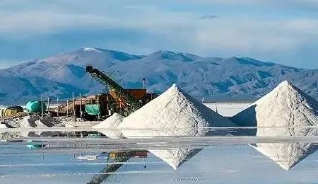 碳酸鋰跌破6萬元大關(guān)，鹽湖提鋰企業(yè)逆勢崛起